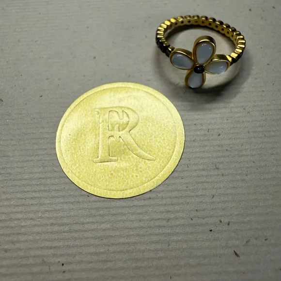 Frieda Rothman Mother of Pearl Flower Ring – Size 6 - Picture 4 of 8